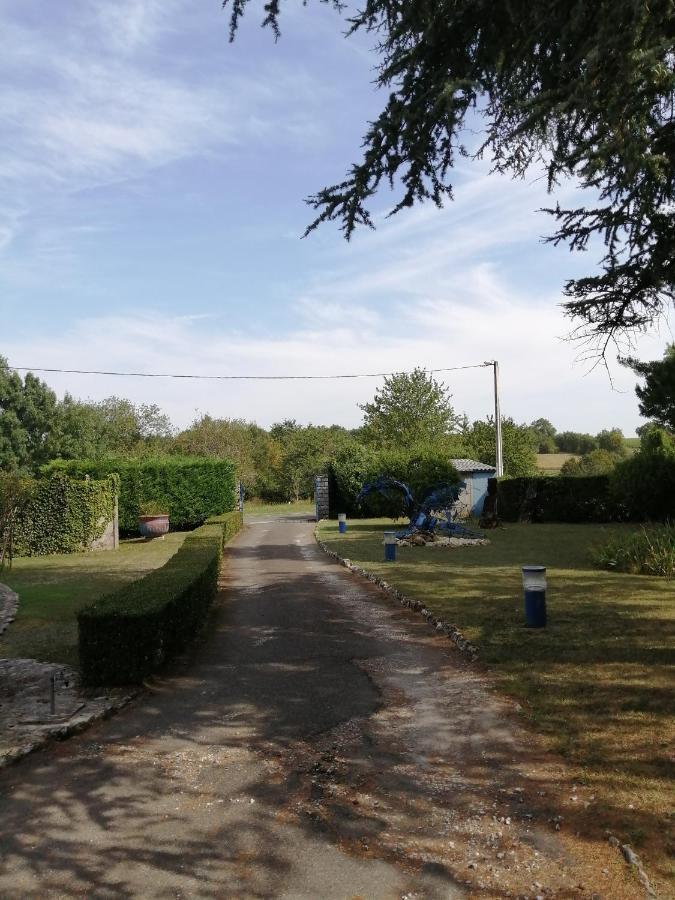 Gite De L'Aqueduc Le Douhet Bagian luar foto